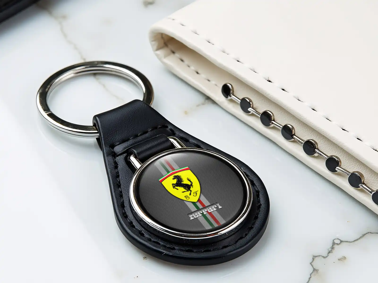 Ferrari Porte-clés Design Cuir Robuste Style Premium